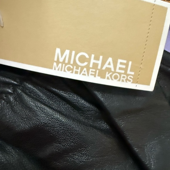 Michael Kors small Black Leather Gloves with Silver Zipper - Picture 5 of 10